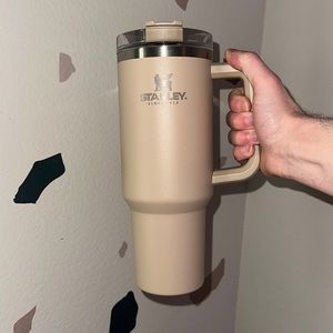 Stanley 40oz tumbler! Driftwood color